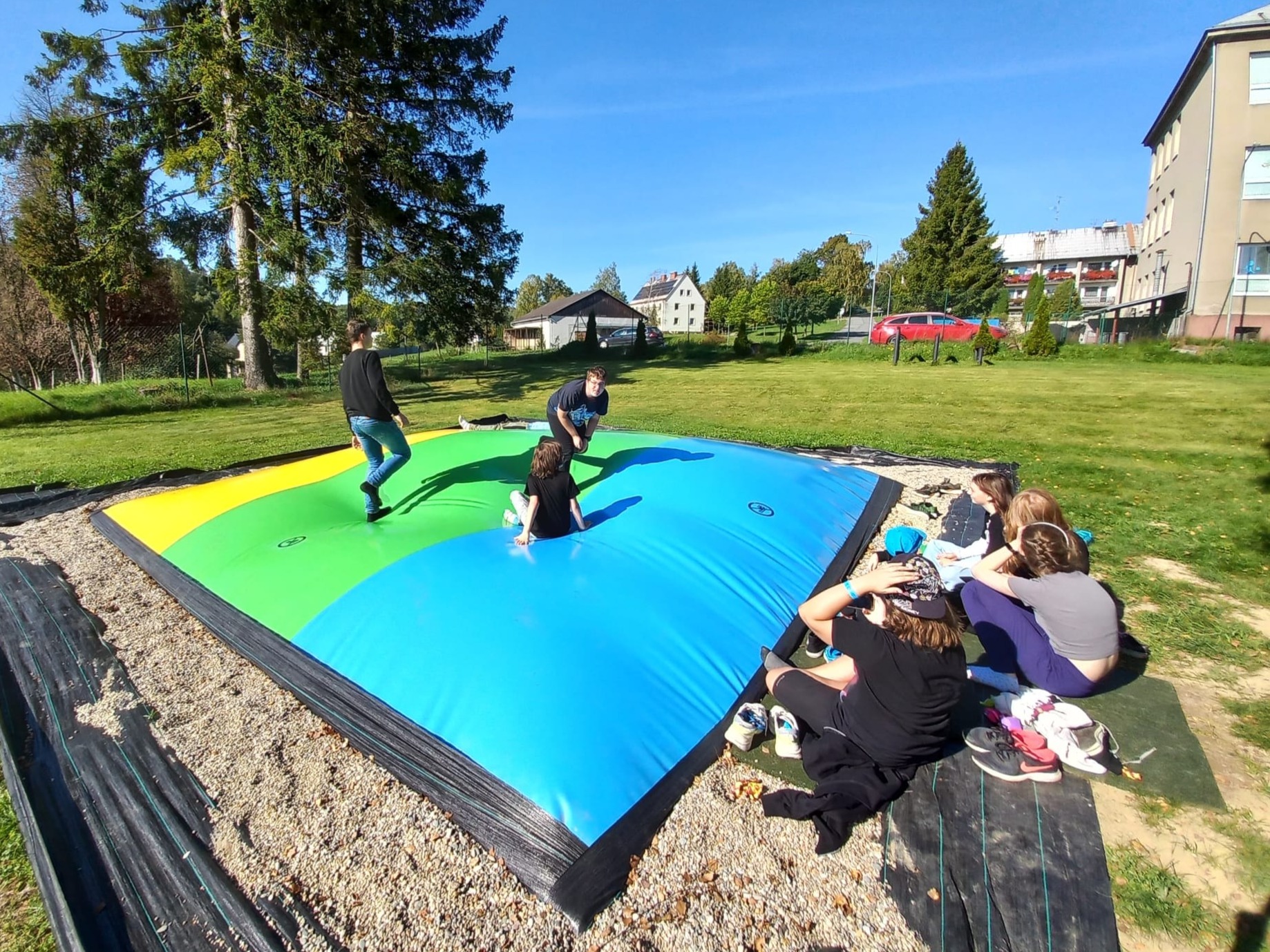 trampolina